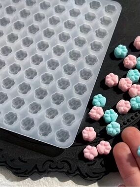 Tiny 72 hole Paw print Mold Silicone Tray never used